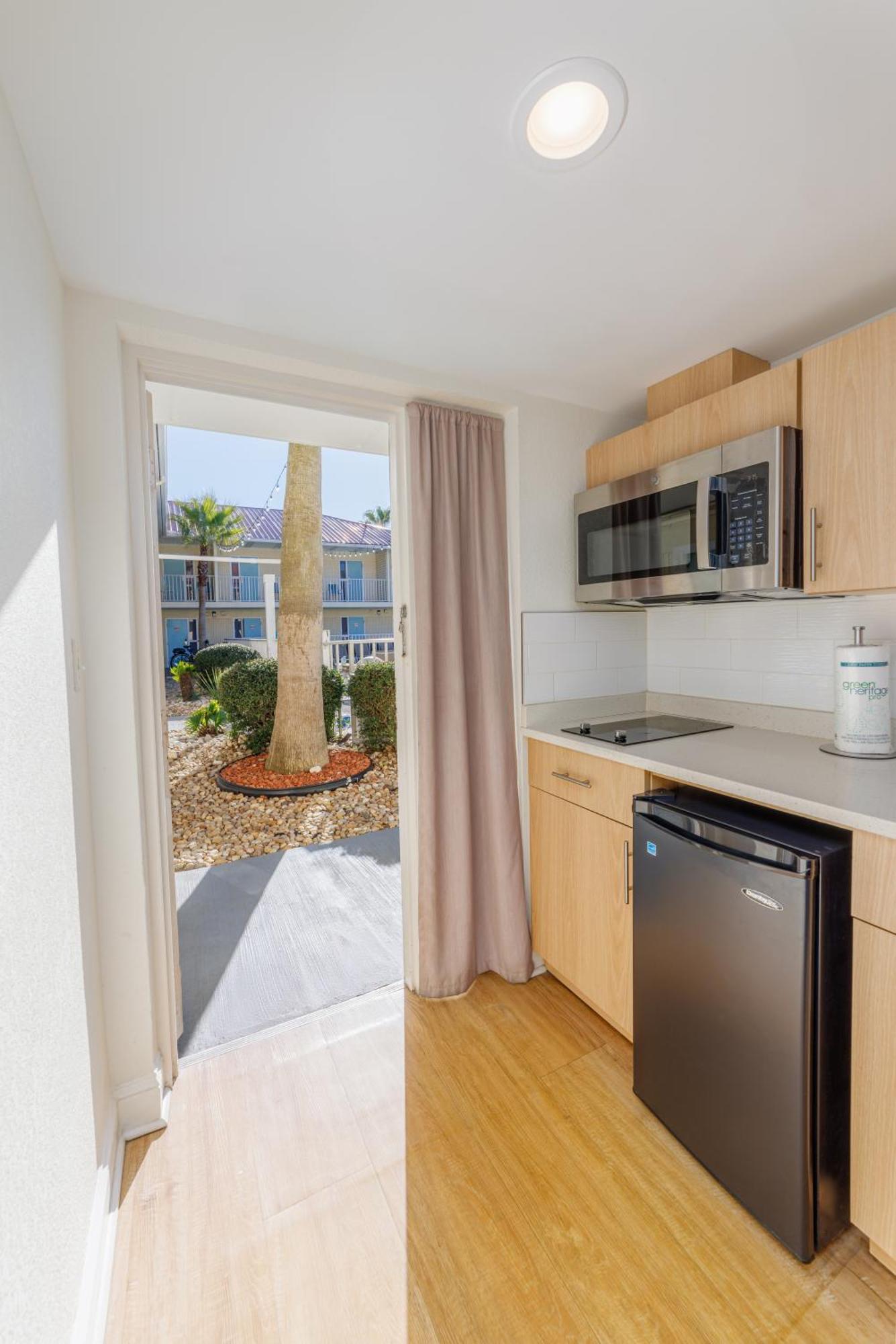 Dunes Inn & Suites - Tybee Island Buitenkant foto